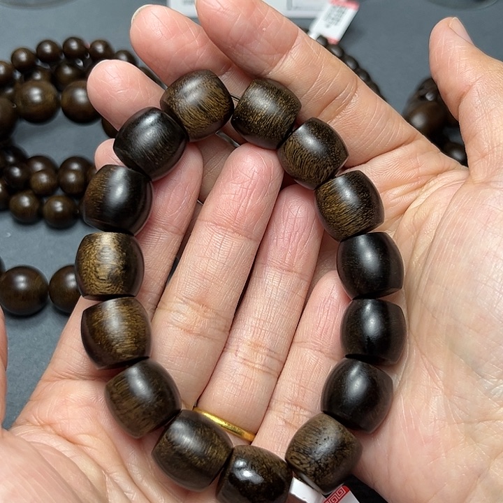 沉香手串白棋留疤