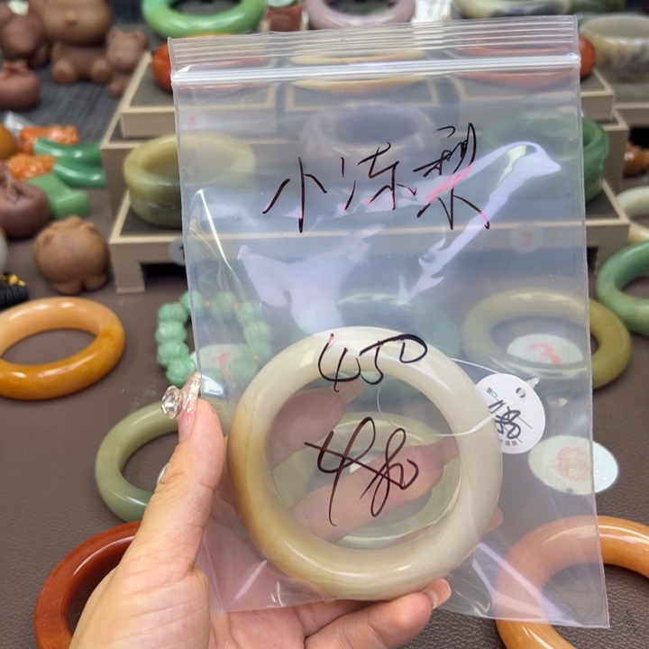 未镶嵌手镯石英岩玉✨****✨