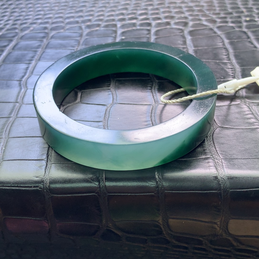 定制翡翠未镶嵌手镯