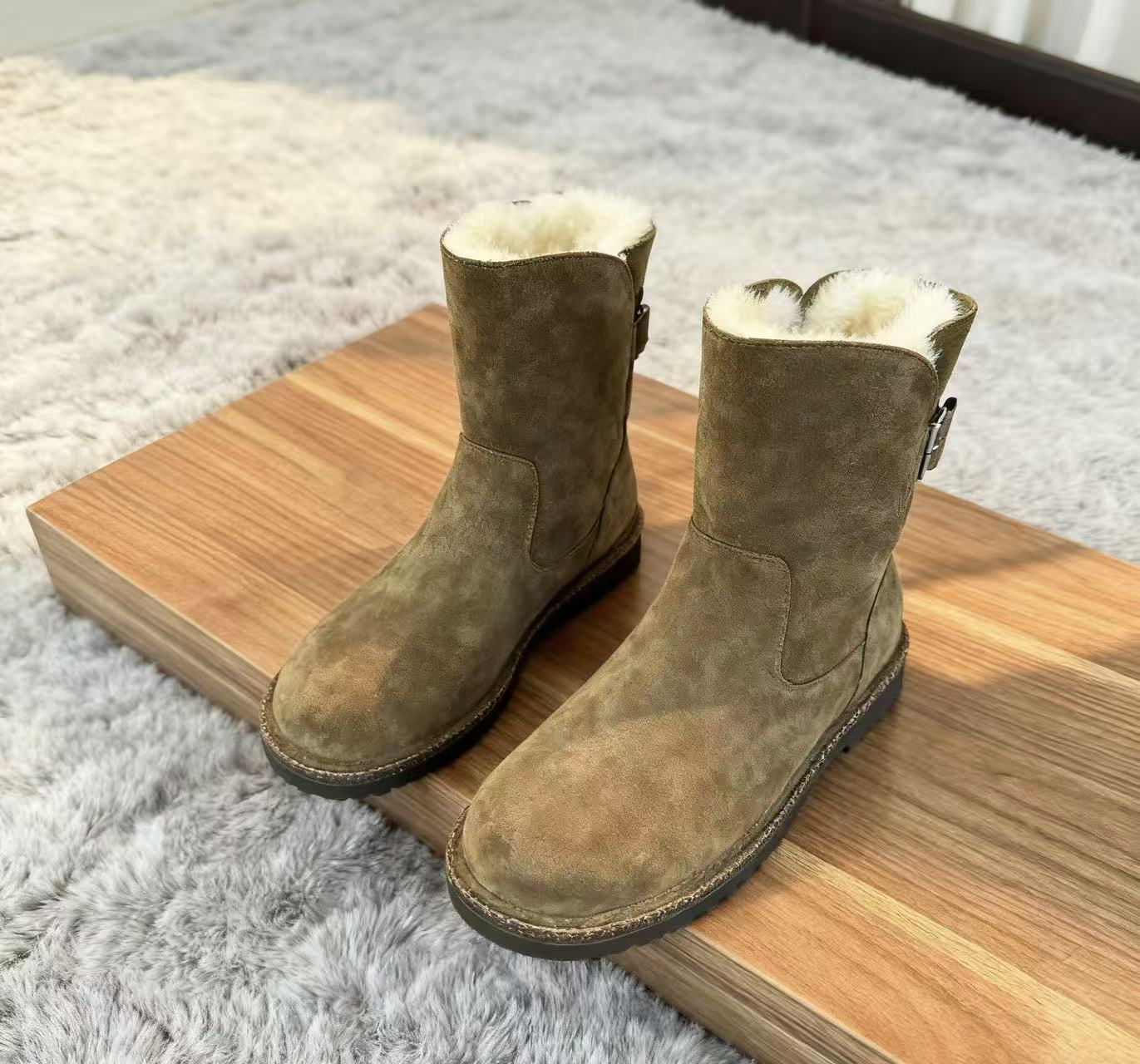 新款真皮女鞋平底雪地靴内加保暖羊糕毛鞋防滑短筒靴HYYY25032