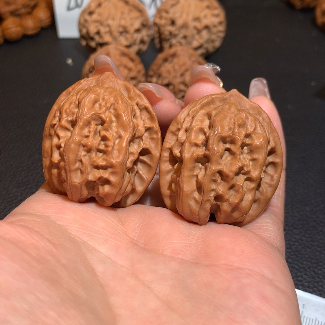 文玩核桃把件磐石