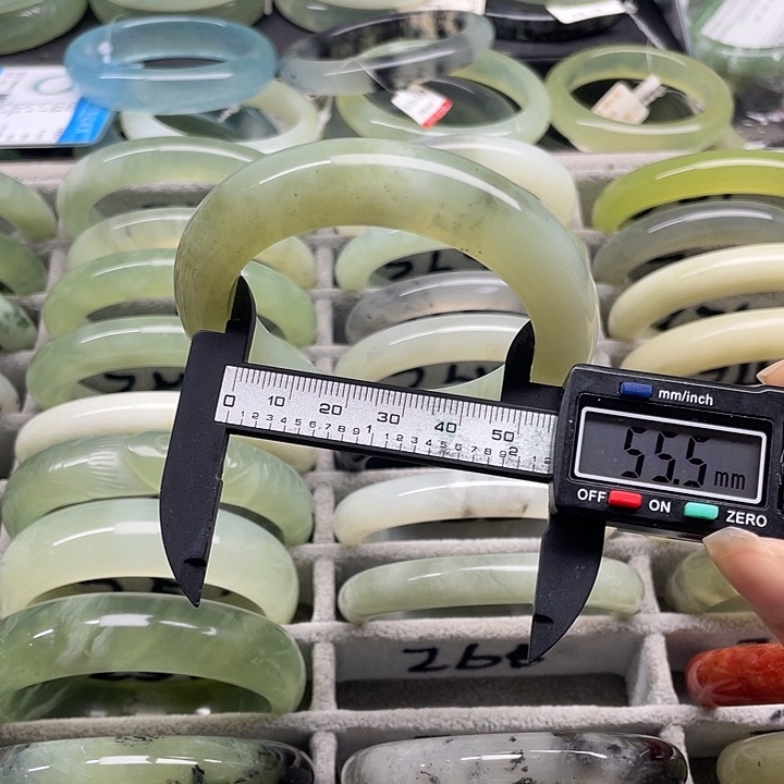 蛇纹石玉未镶嵌手镯268