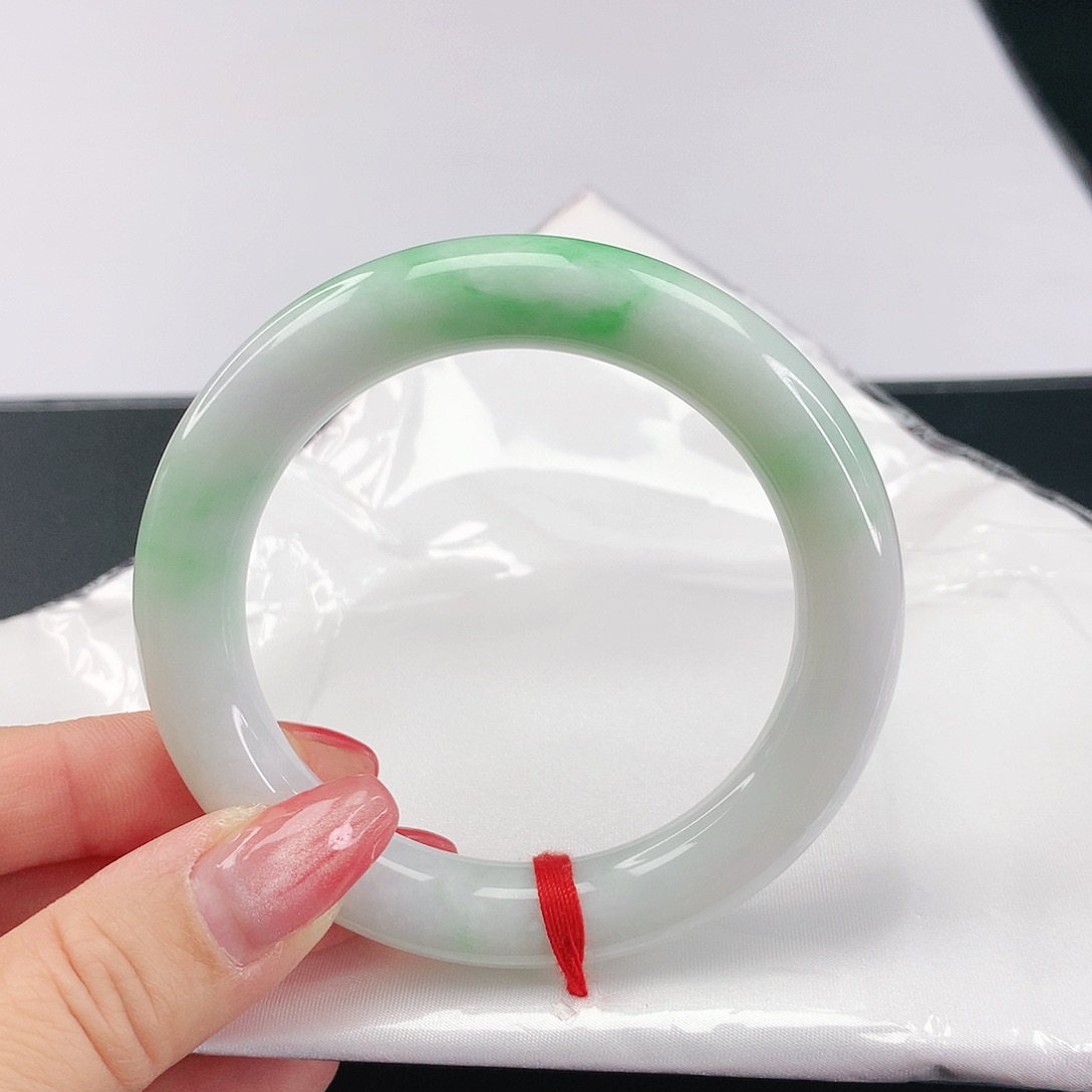 翡翠手镯未镶嵌翡翠071