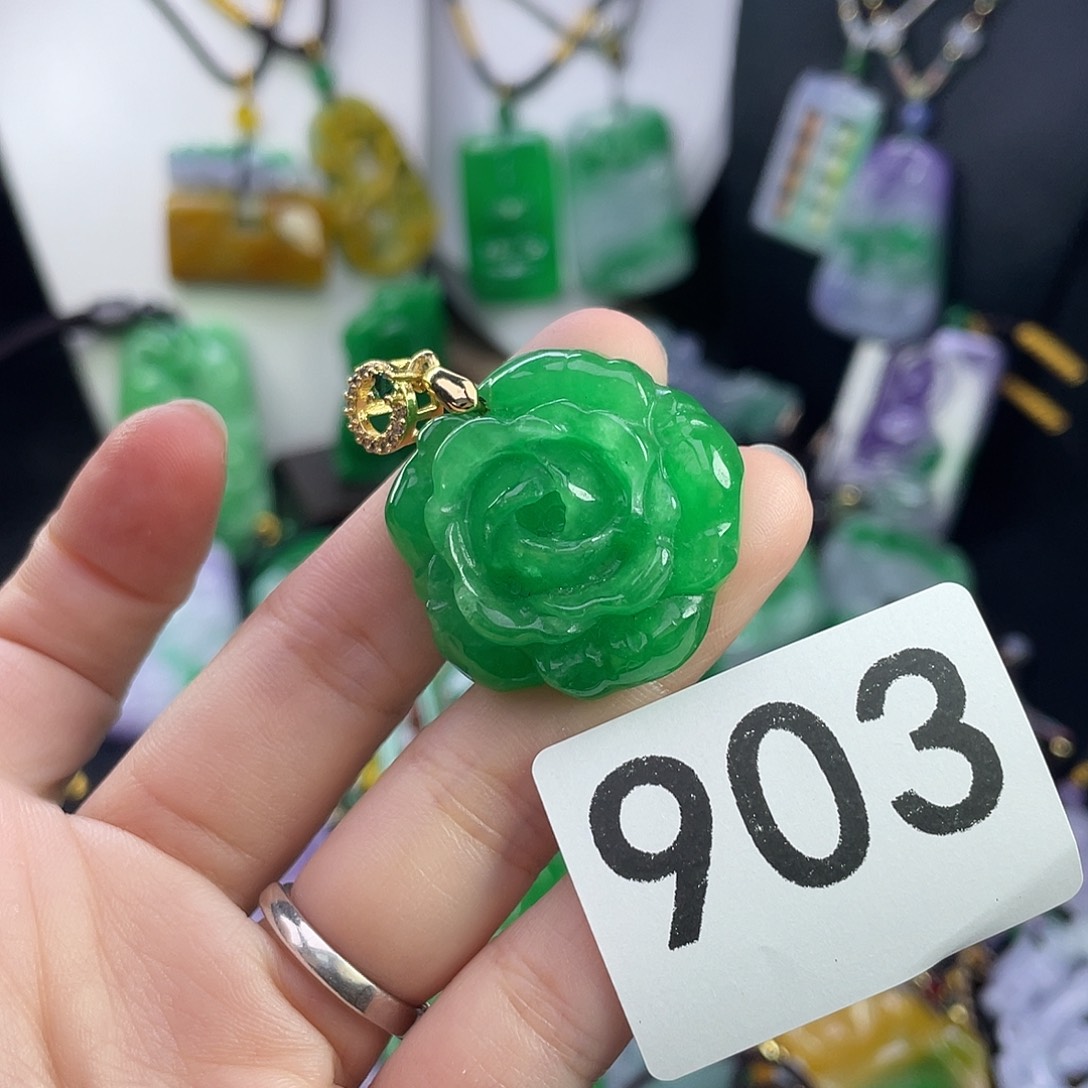 翡翠未镶嵌吊坠(赠链)