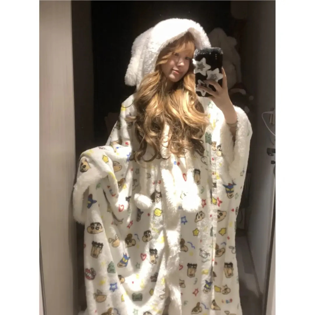 可爱蜡笔小新印花少女珊瑚绒连帽睡裙女冬季新款家居加厚睡袍外穿