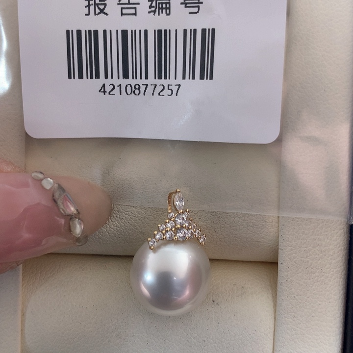 颈饰18K金镶嵌海水珍珠