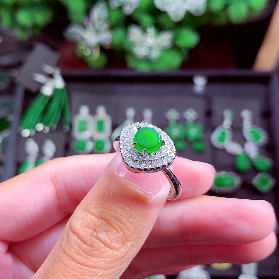 颈饰未镶嵌翡翠天然