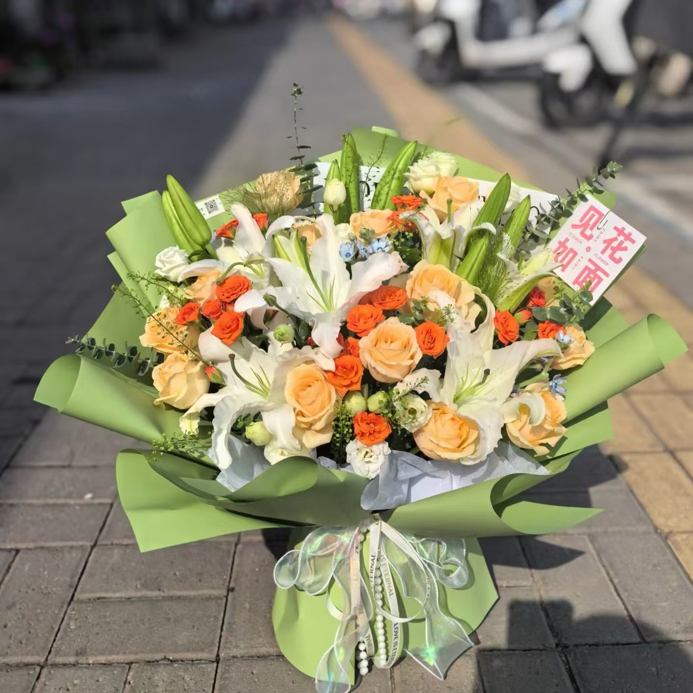 宠粉福利：香槟+香水百合+橙芭比+腊梅+向日葵+黄莺