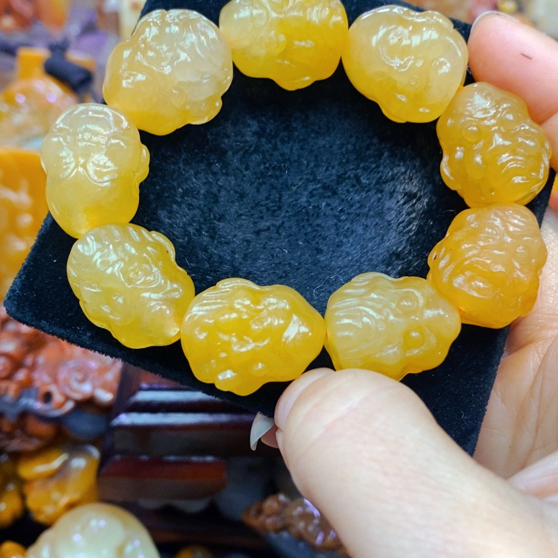 未镶嵌石英质玉（黄龙玉）颈饰