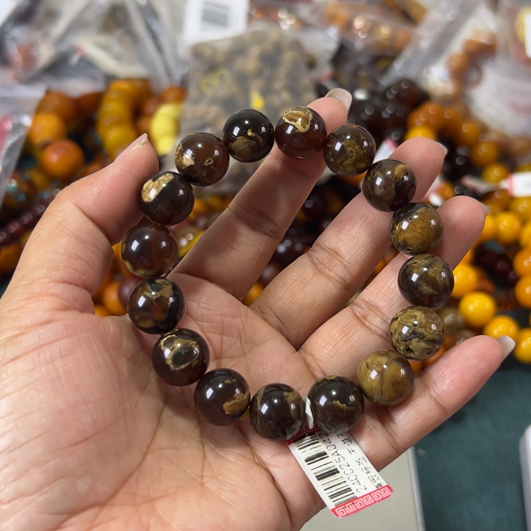 未镶嵌琥珀珠宝奇石1451