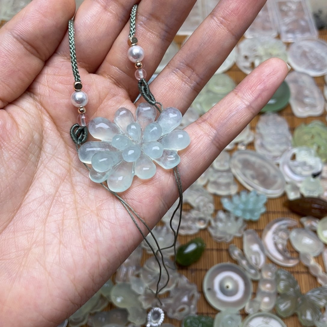 未镶嵌蛇纹石玉颈饰?*?