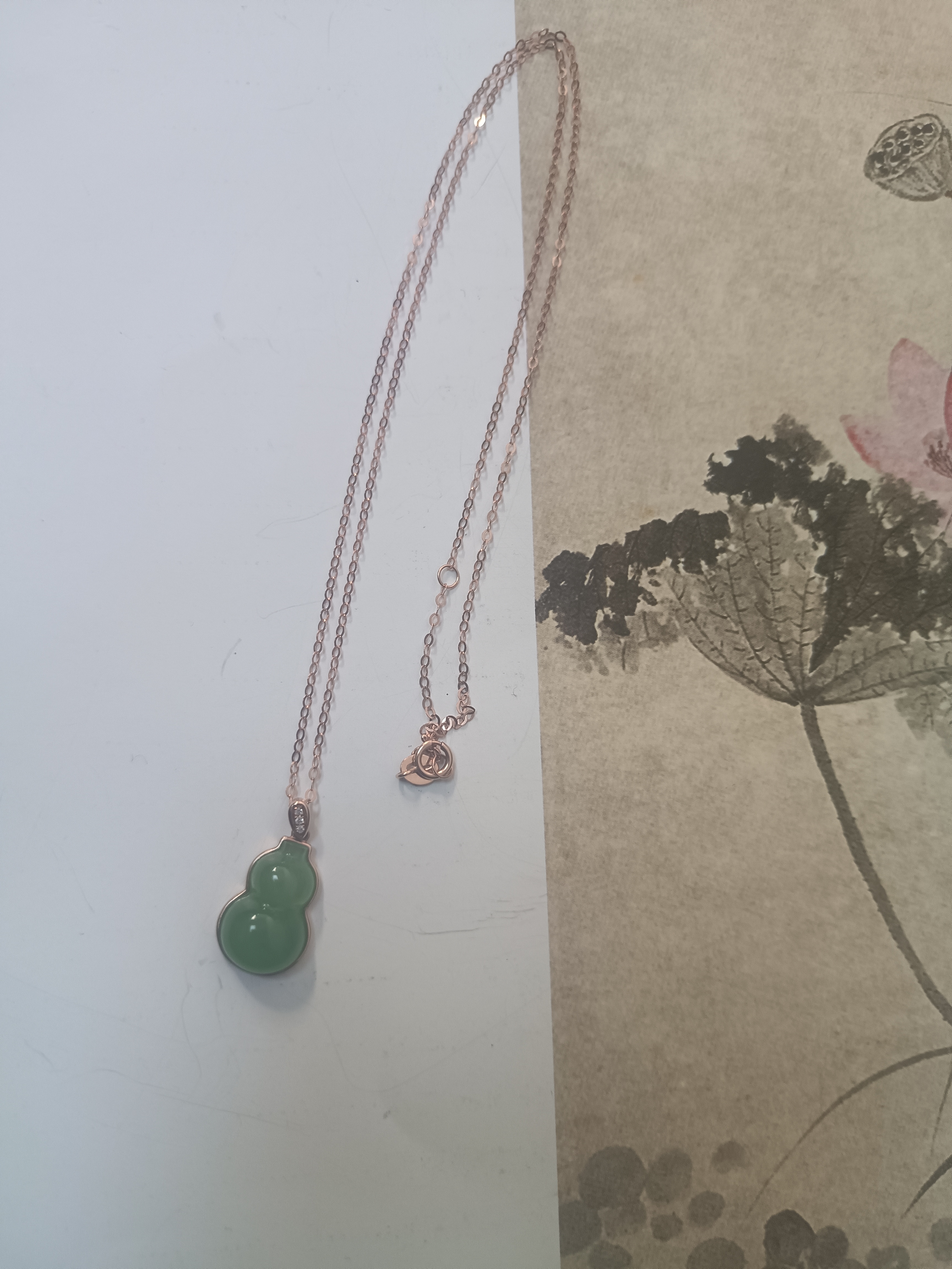 和田玉碧玉苹果绿18K金镶嵌吊坠