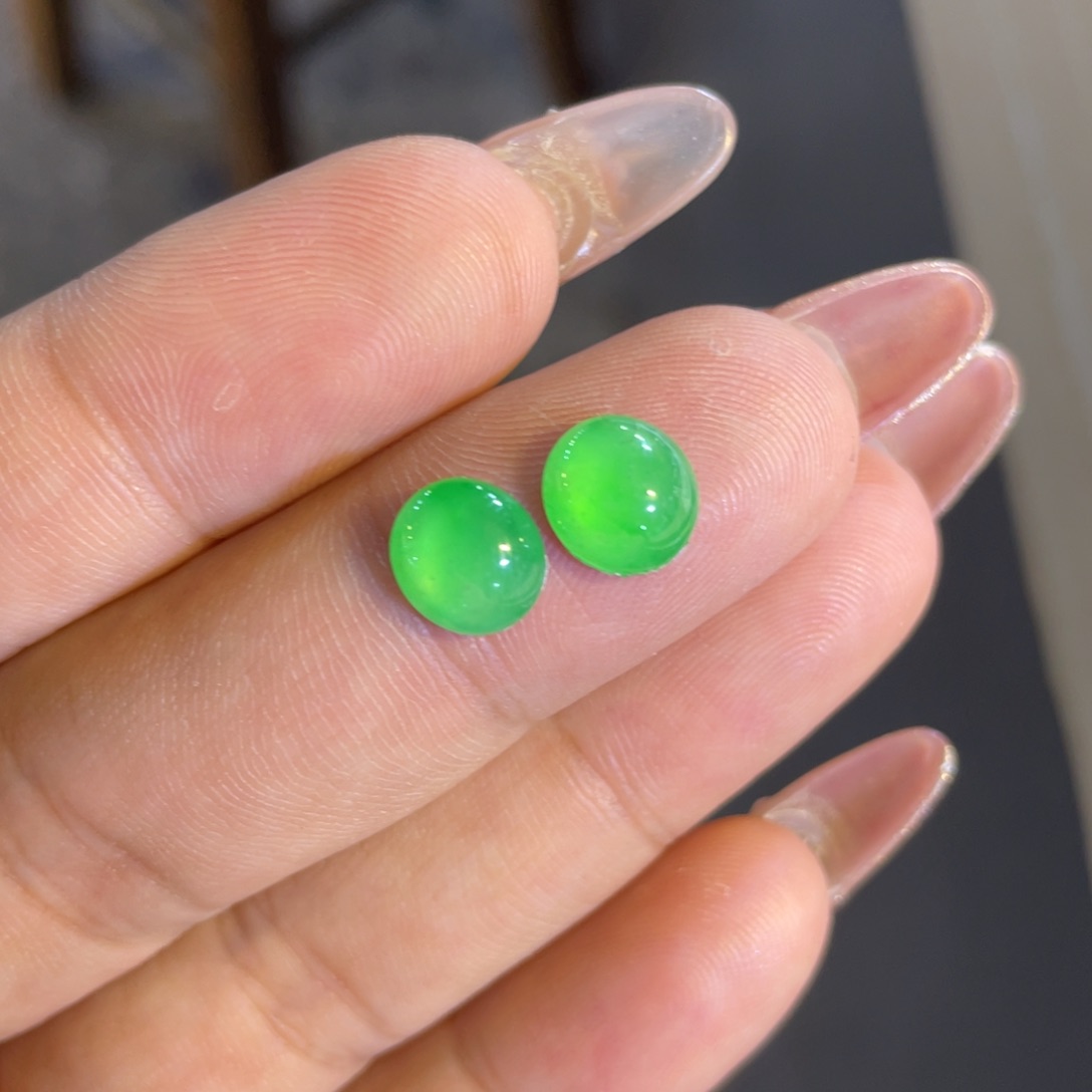 翡翠颈饰未镶嵌绿蛋面