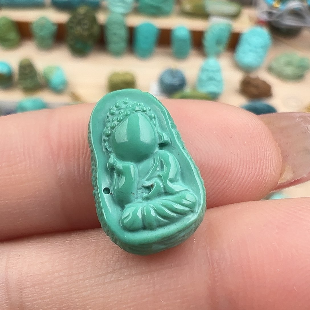 绿松石配饰未镶嵌大****?