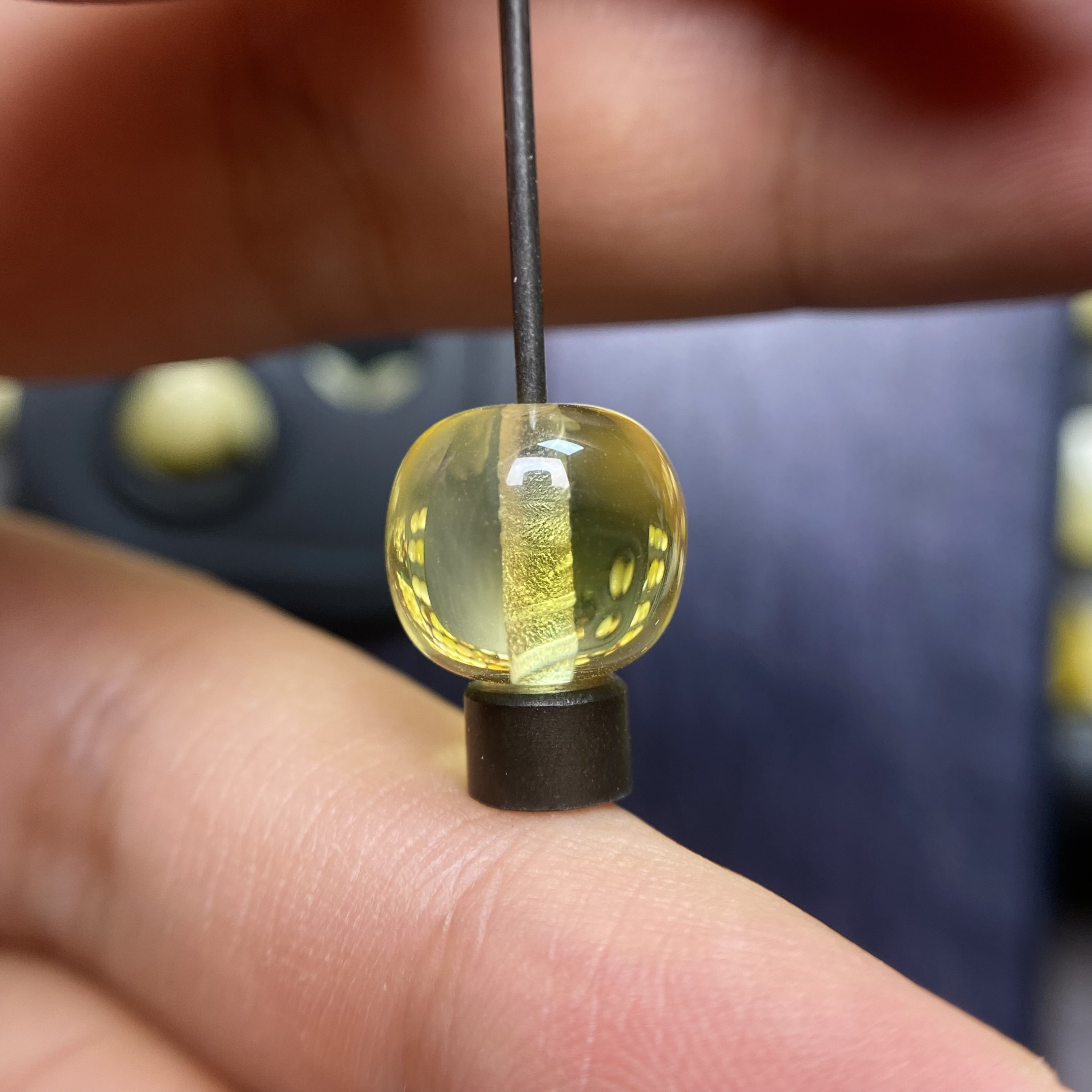 琥珀蜜蜡金珀老型配饰10.8×9.8mm，清货不退不退，净水飘点花纹，