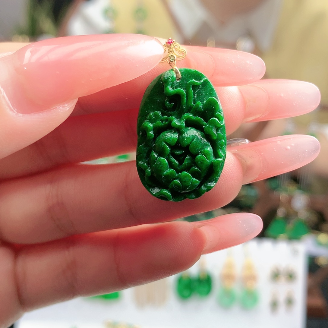 翡翠颈饰18K金镶嵌吊坠
