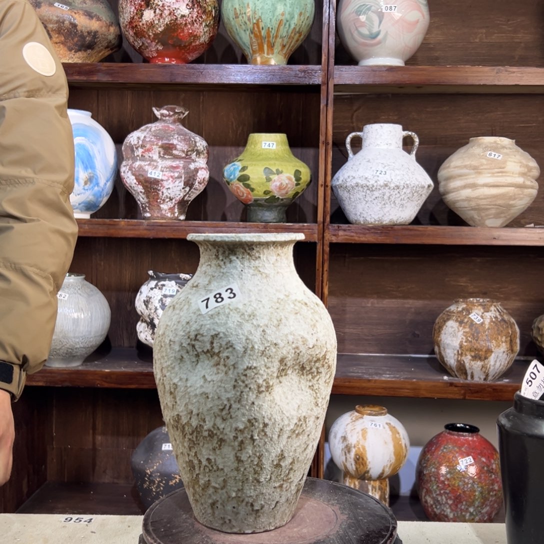 摆件783华庭街上釉彩云云之南舞蹈