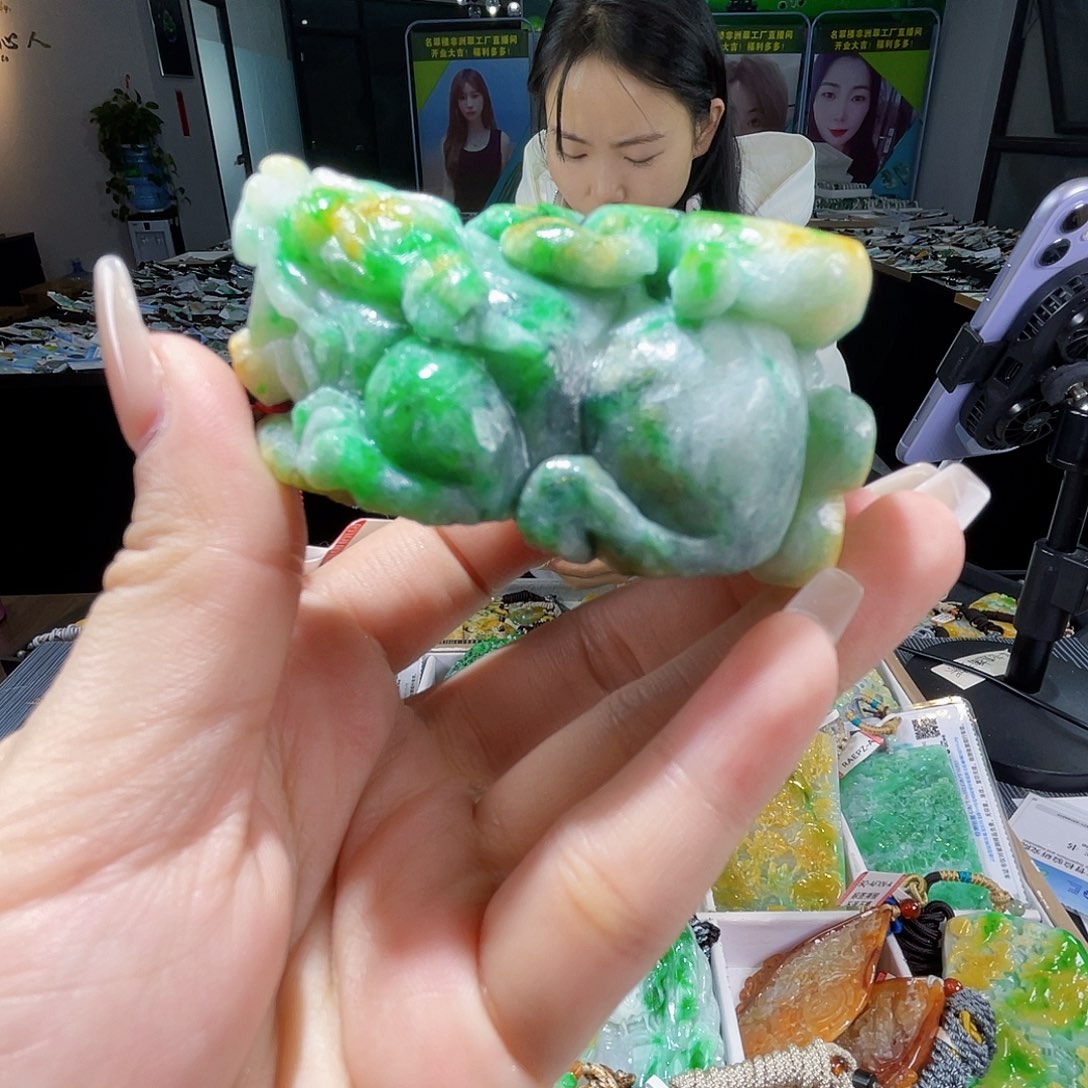 颈饰未镶嵌翡翠一