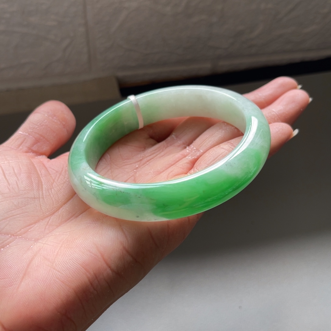 翡翠手镯未镶嵌60.8圈三天鉴赏期（有瑕）