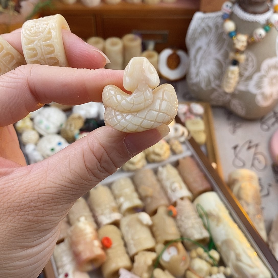 鹿骨把件12迟专拍蛇跑环