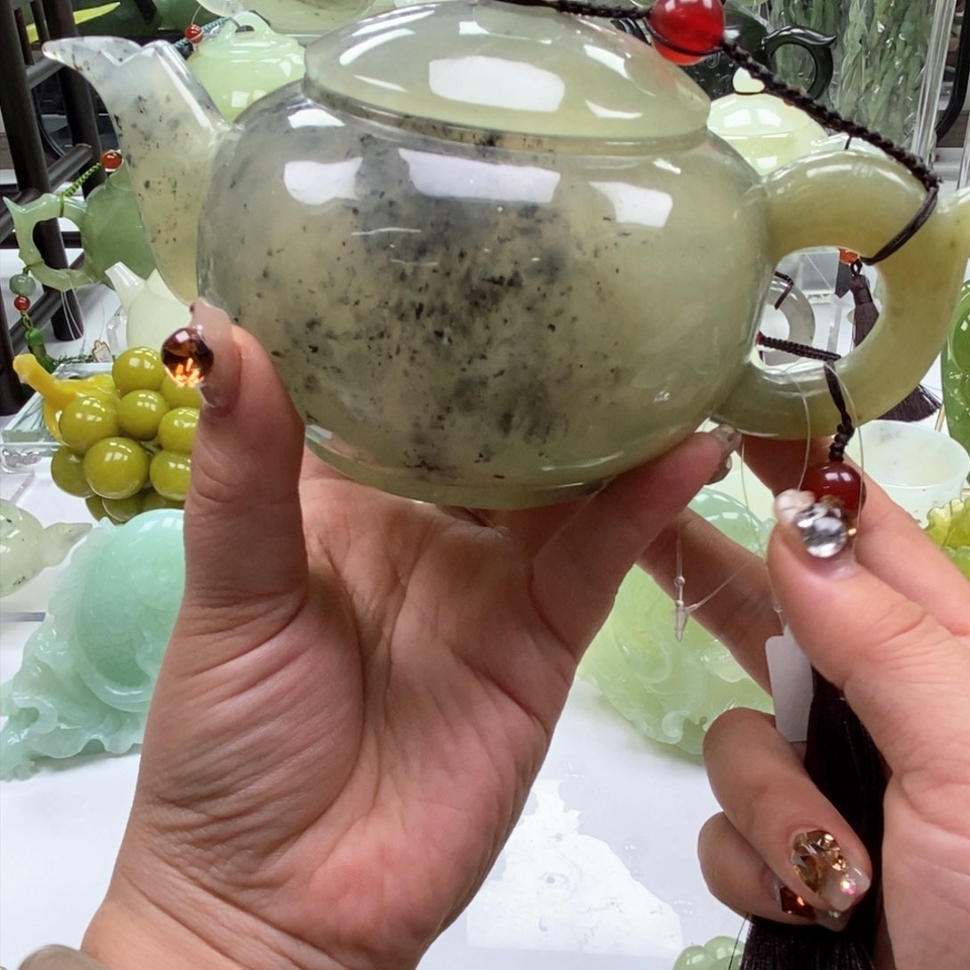 蛇纹石玉壶未镶嵌蒙*马