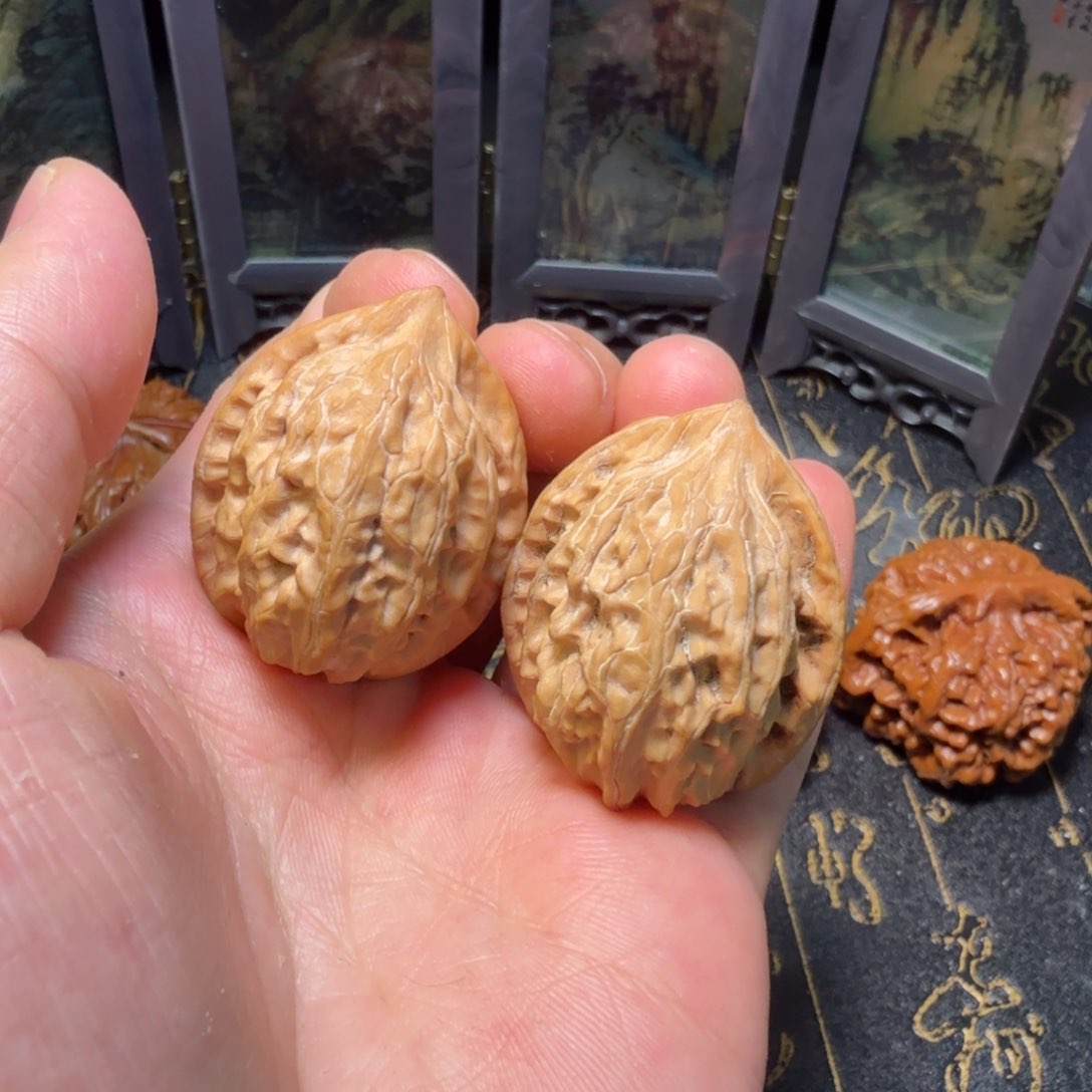 文玩核桃吊坠柳叶鸡心31