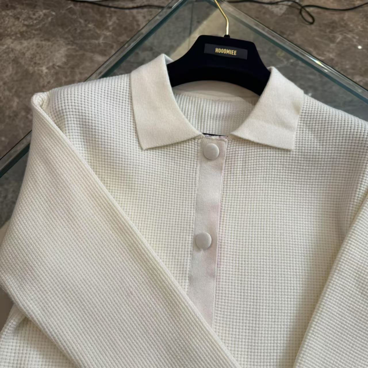 Hooomiee简约设计感翻领单排扣纯色女士衬衫上衣24732