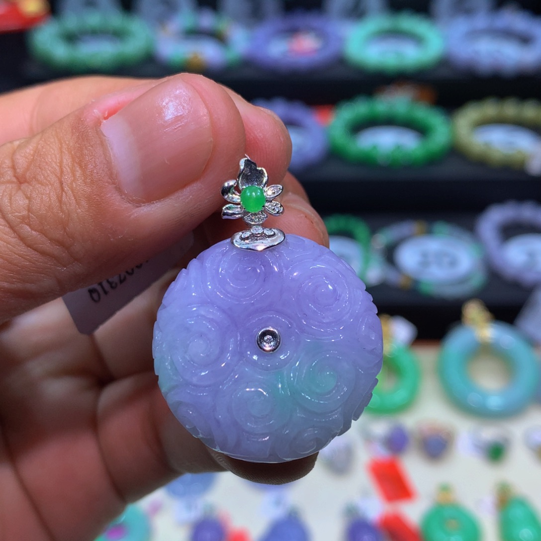 翡翠18K金镶嵌颈饰