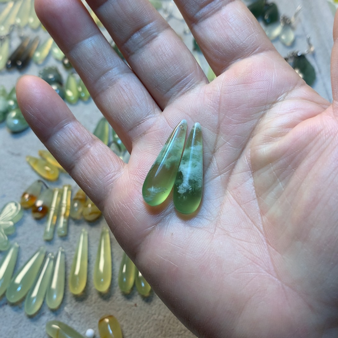 我***元蛇纹石玉未镶嵌耳环