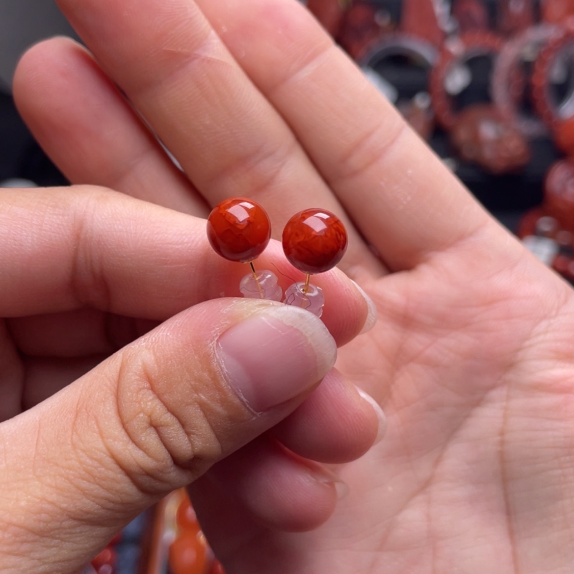 【闪购商品】18K金镶嵌8mm火焰圆珠耳钉南红玛瑙