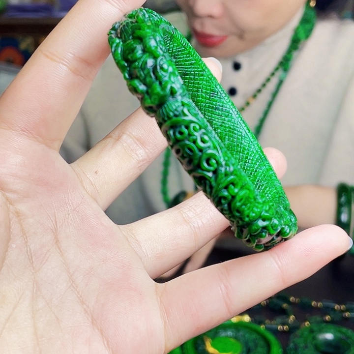 翡翠未镶嵌颈饰多样性59.2