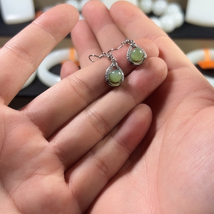 和田玉未镶嵌吊坠(赠链)