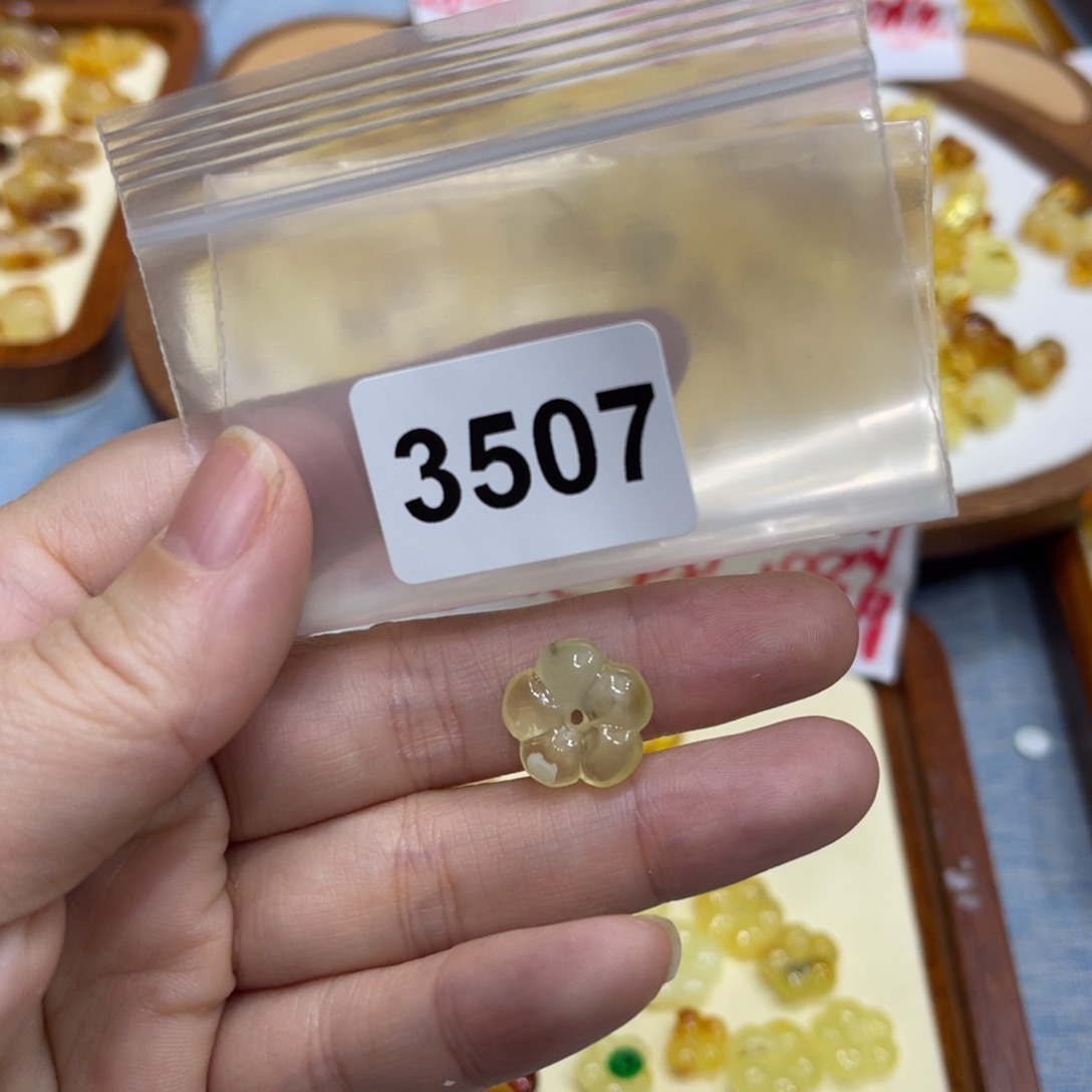 琥珀珠宝奇石未镶嵌