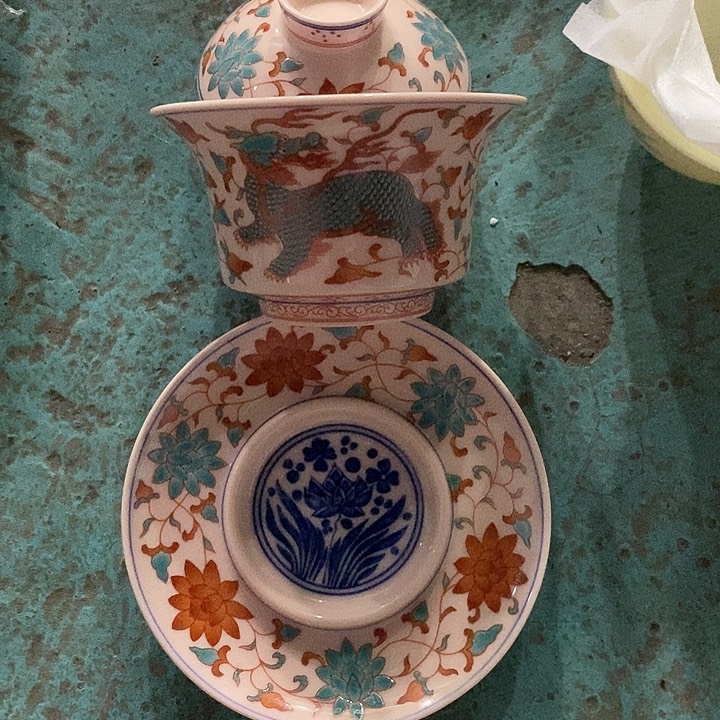 摆件陶红稀土斗彩麒麟盖碗