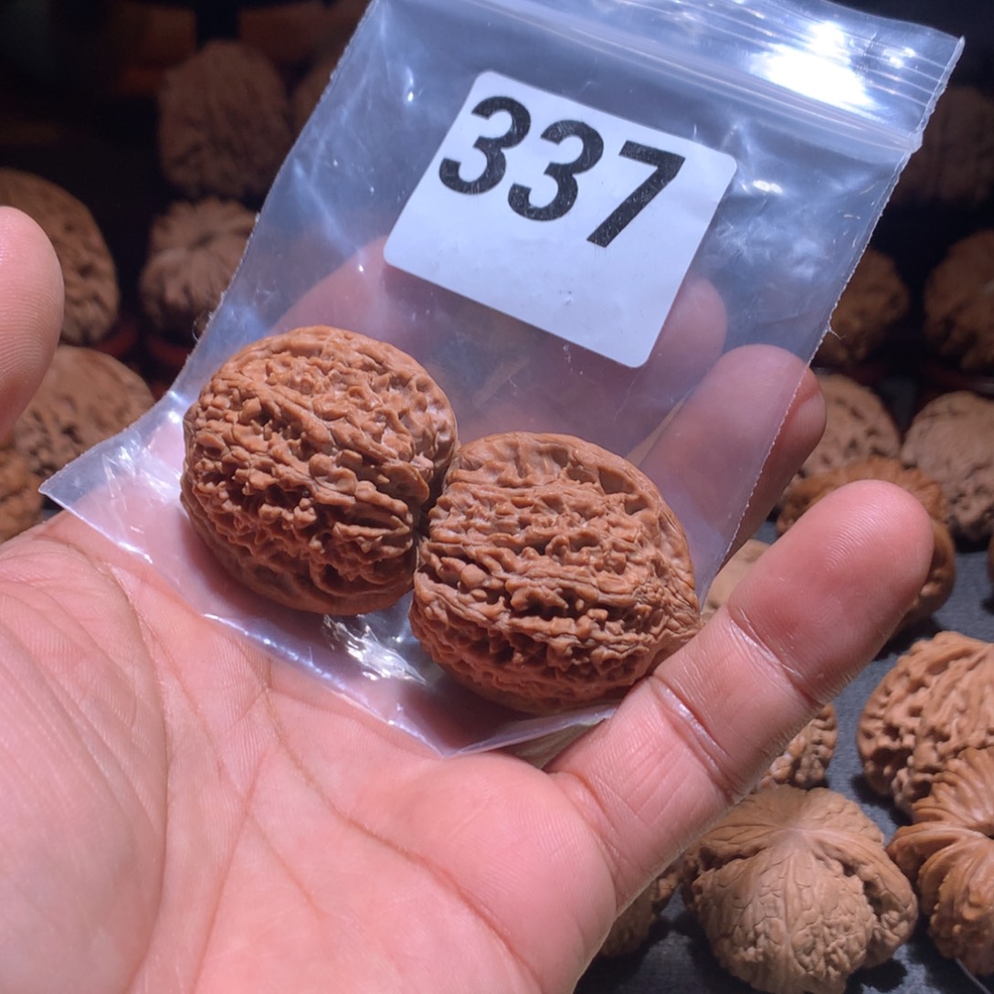 @***K桃核把件满天星337号