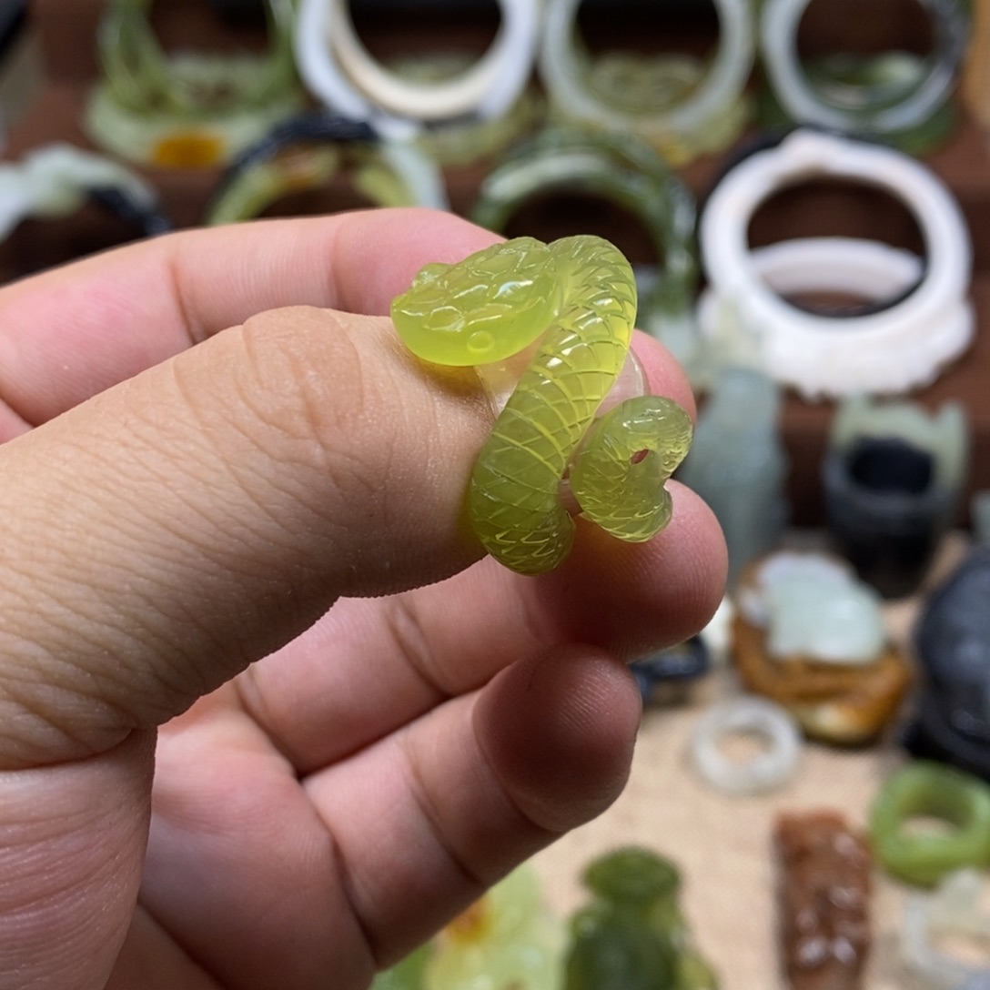 蛇纹石玉吊坠(赠链)未镶嵌