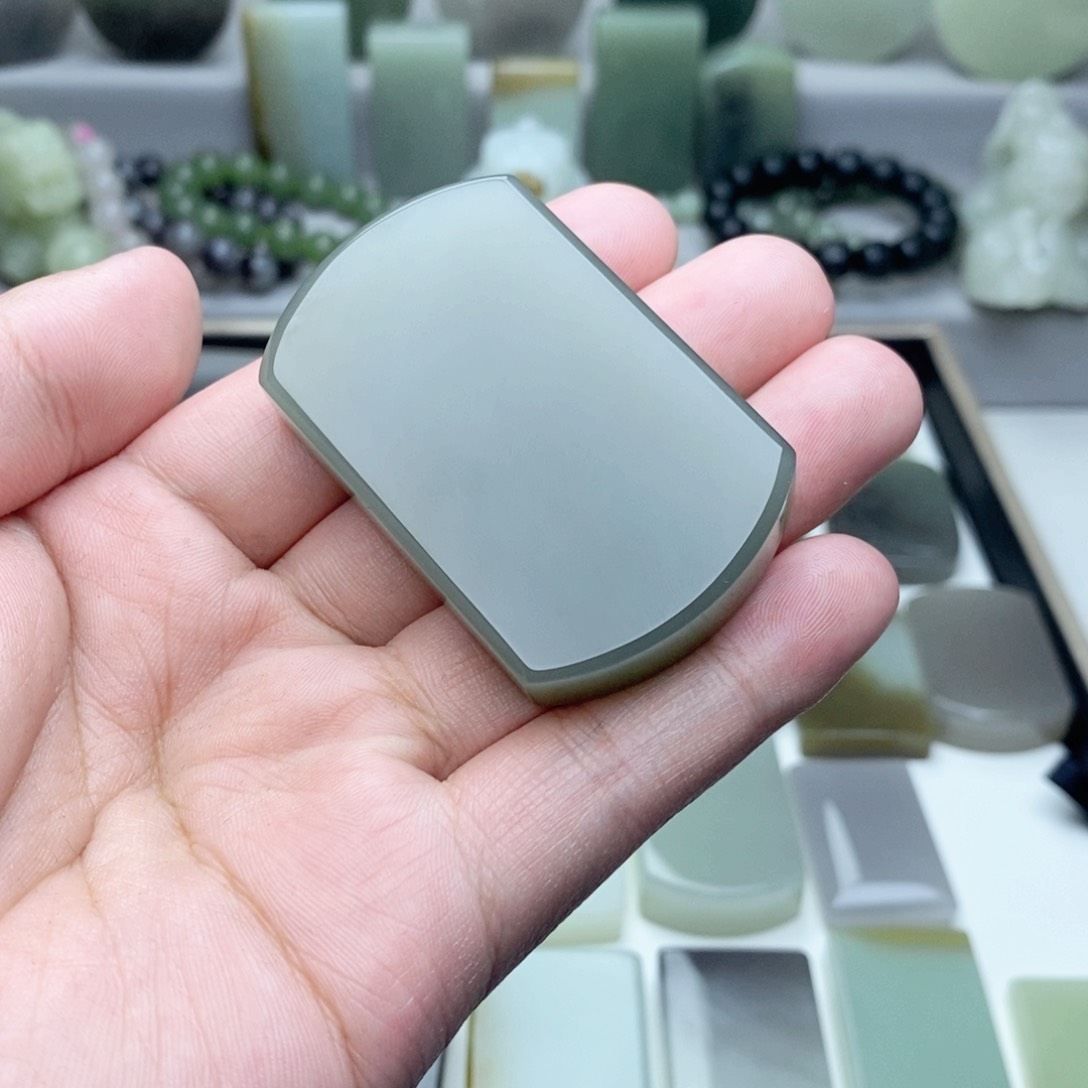 和田玉颈饰未镶嵌冰