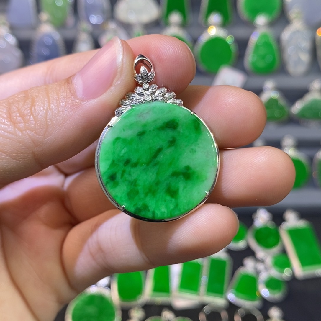 翡翠吊坠(不含链)18K金镶嵌