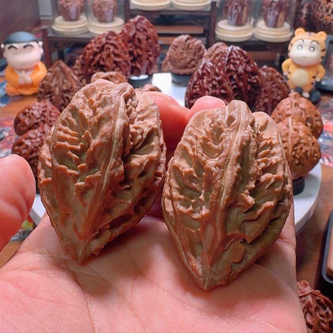 文玩核桃把件水晶龙脊