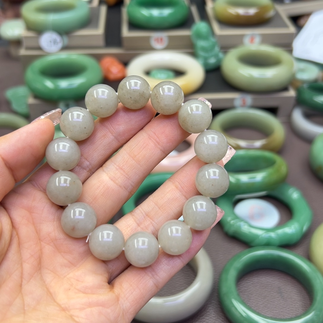 未镶嵌手镯石英岩玉