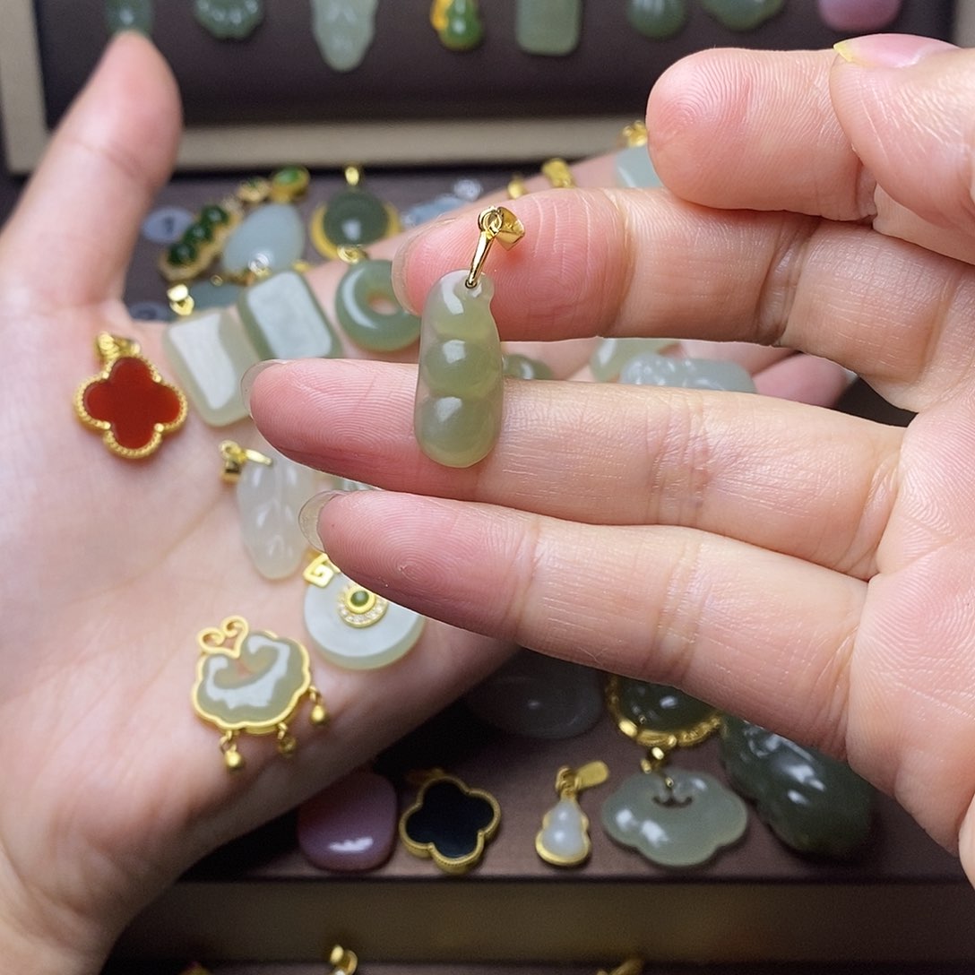 和田玉颈饰未镶嵌