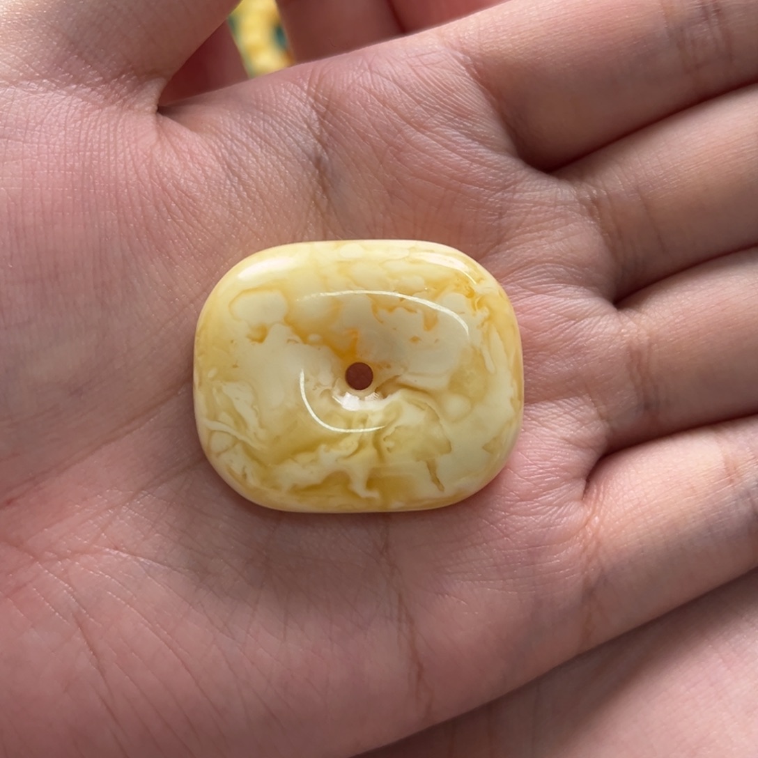 琥珀手链未镶嵌浓蜡白花