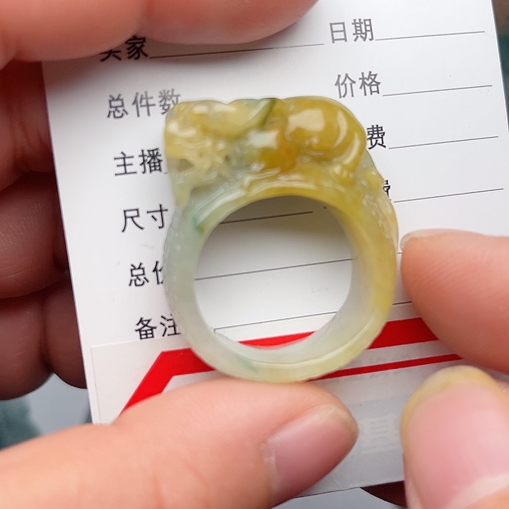 翡翠颈饰未镶嵌黄翡貔貅扳指