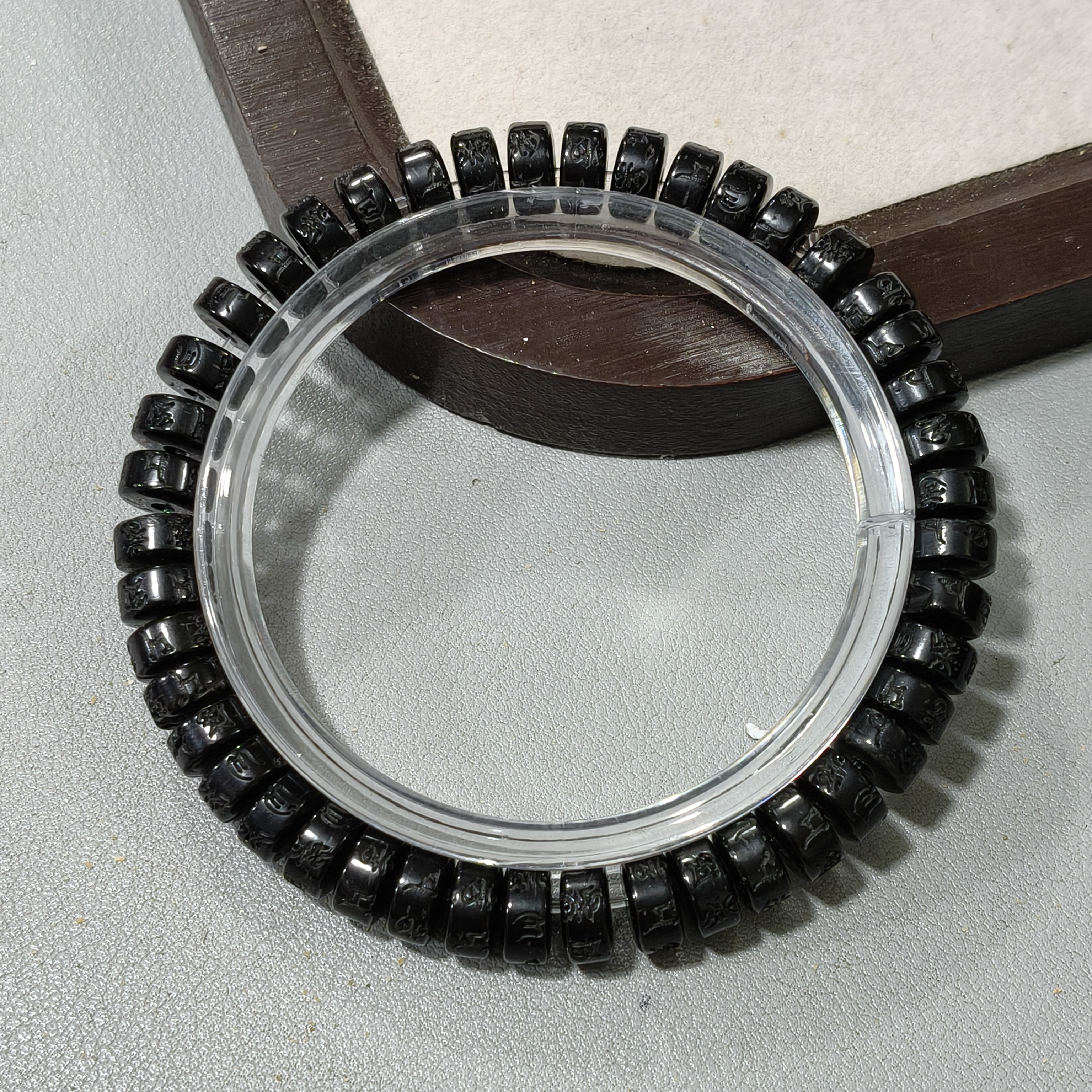 A299 椰蒂雕刻六字箴言卡8×4片珠单圈手串