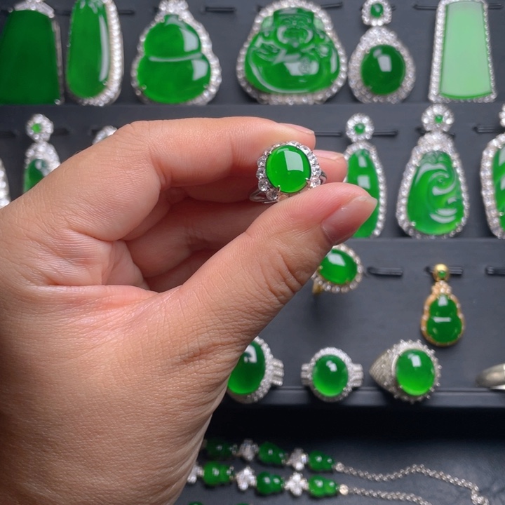 翡翠戒指未镶嵌翡翠戒指