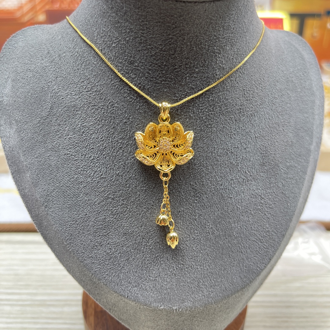 18K金 真金镶嵌吊坠 【钢印：AU750+鉴定证书】编号：Z50