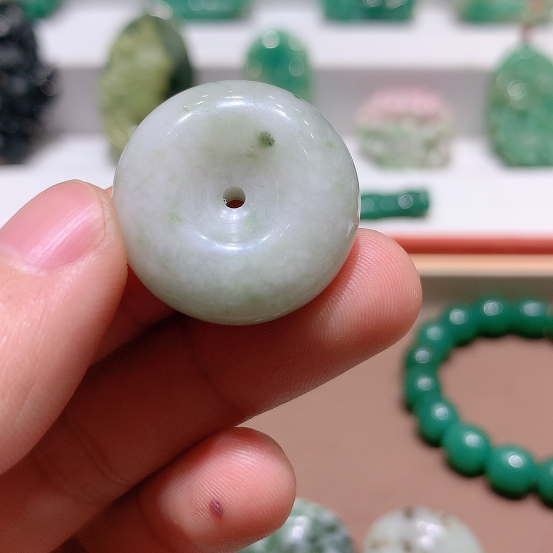 独山玉未镶嵌挂件怪*瘦