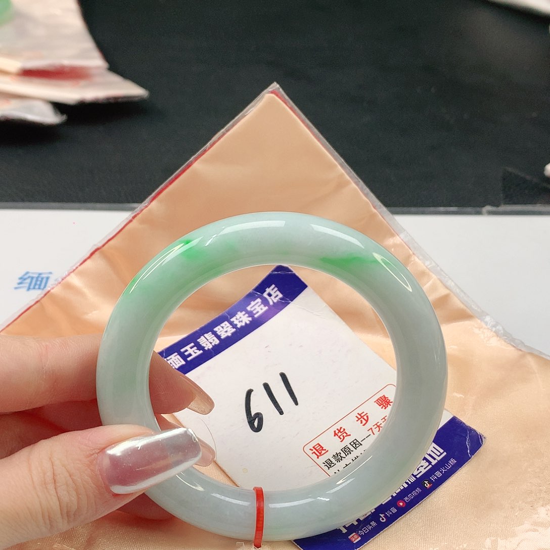 翡翠手镯（圆镯）未镶嵌翡翠手镯