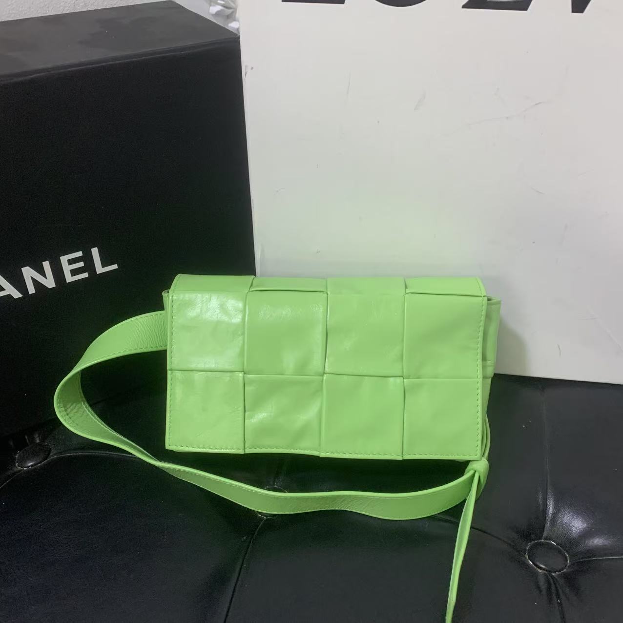 BOTTEGA VENETA/葆蝶家 斜挎包 淡绿色八格 mx8121/2507