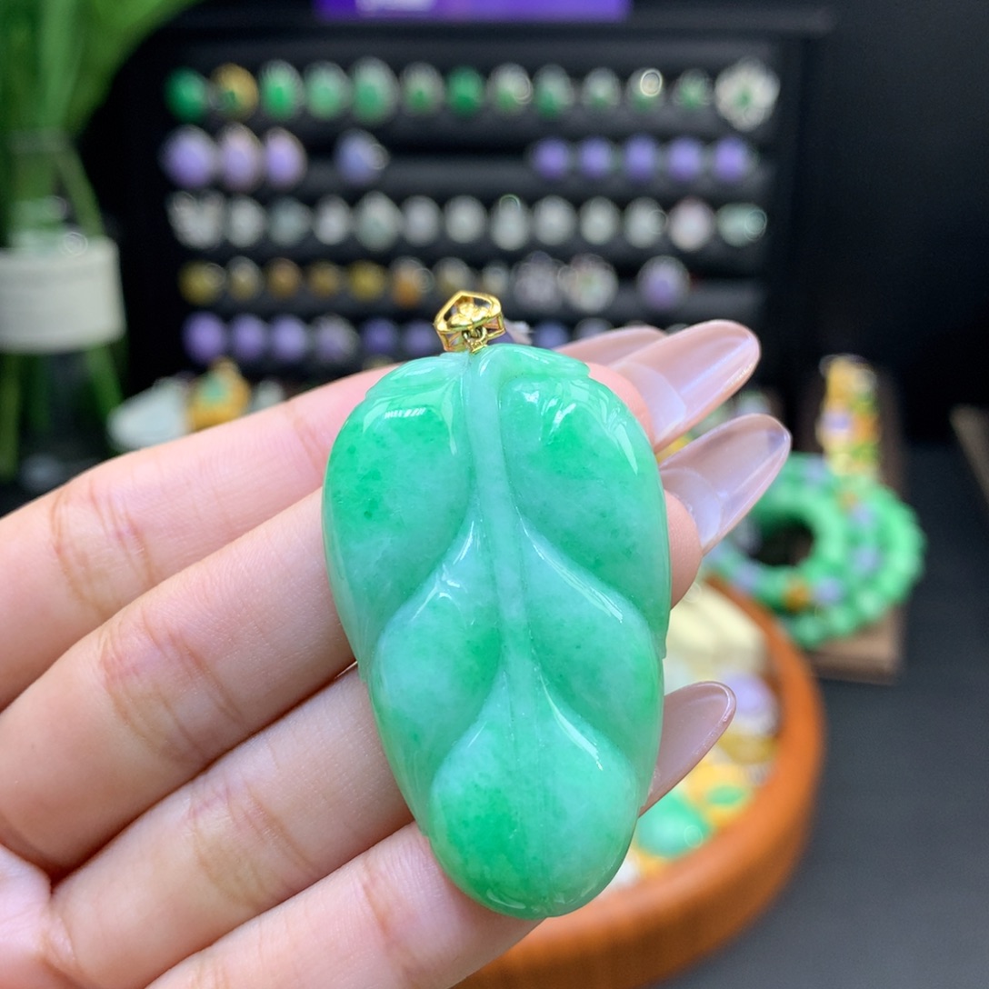 翡翠18K金镶嵌颈饰